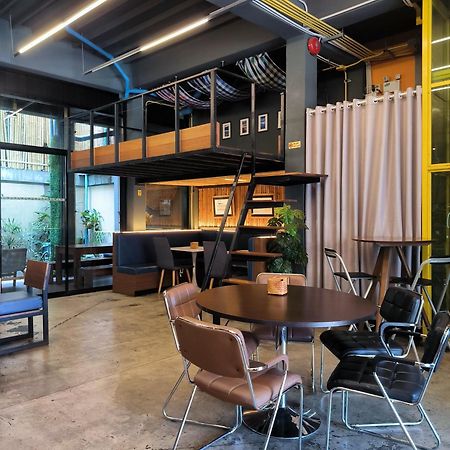 Whereder Poshtel Udon Thani Exterior photo