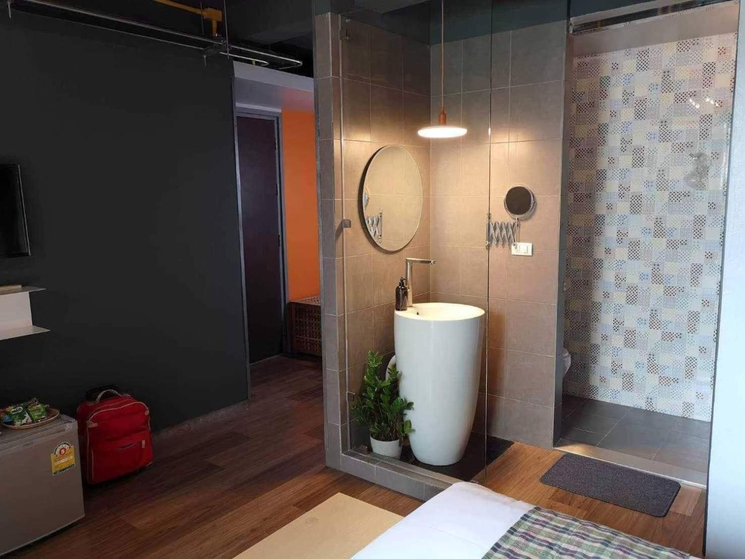 Whereder Poshtel Udon Thani Exterior photo