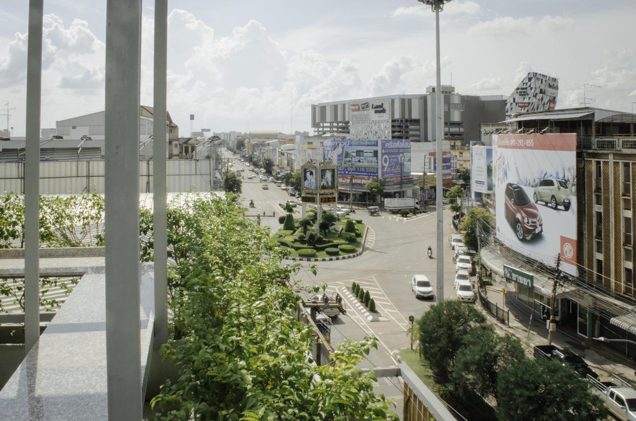 Whereder Poshtel Udon Thani Exterior photo